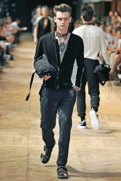 Look 18